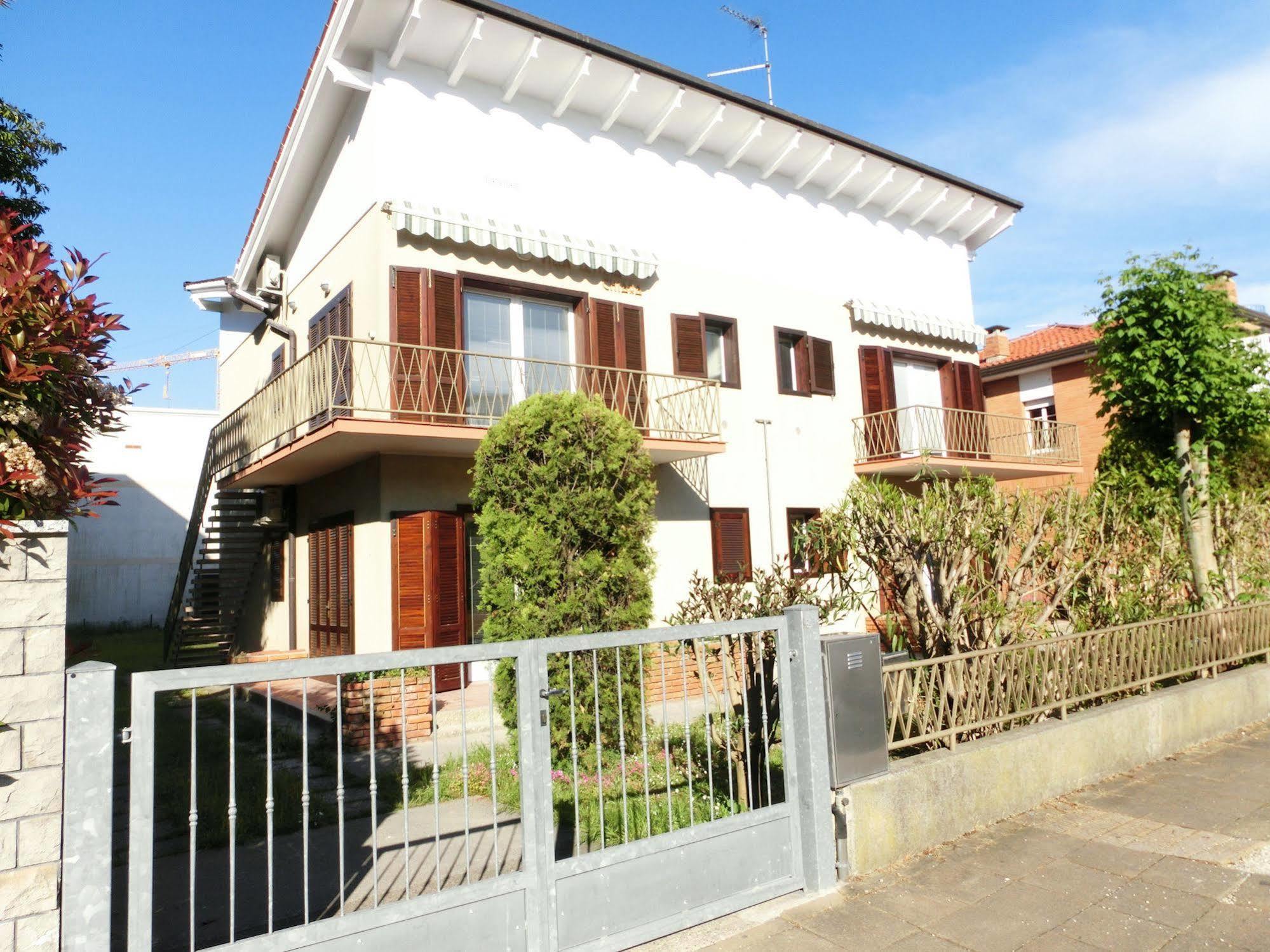 Letizia Apartman Lignano Sabbiadoro Kültér fotó